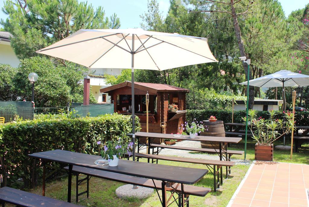Hotel Eden Lignano Sabbiadoro Exteriör bild