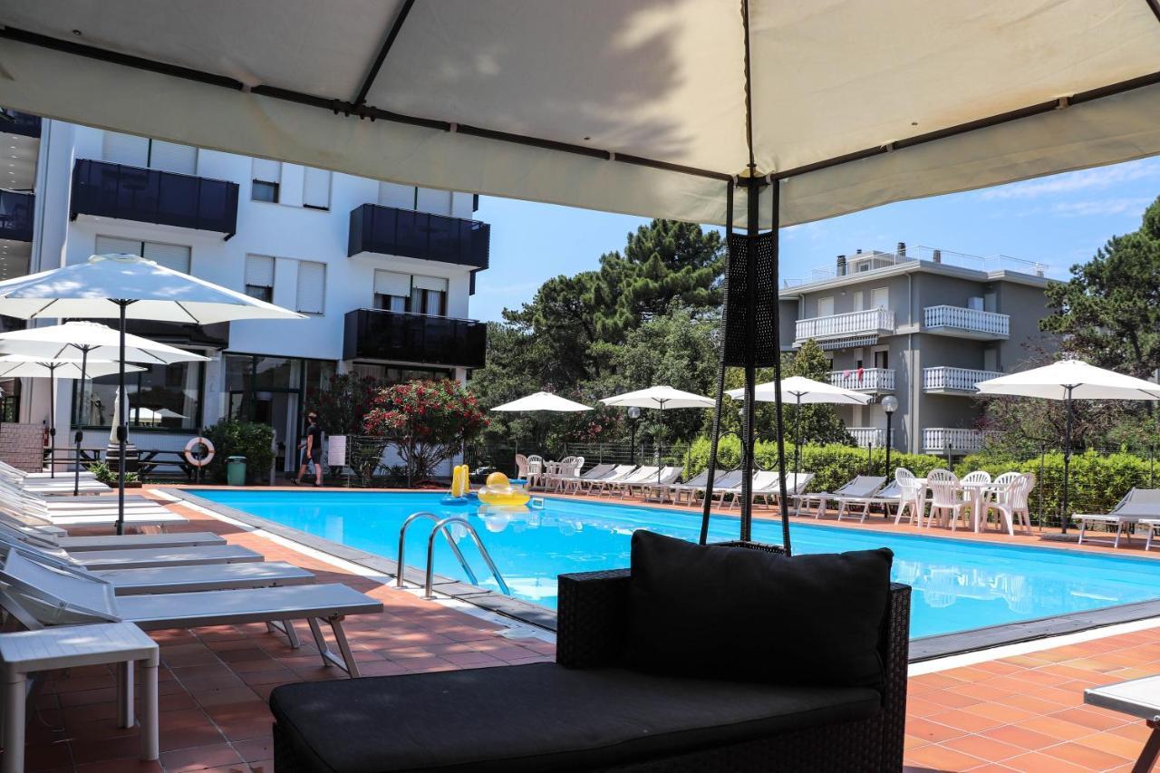 Hotel Eden Lignano Sabbiadoro Exteriör bild