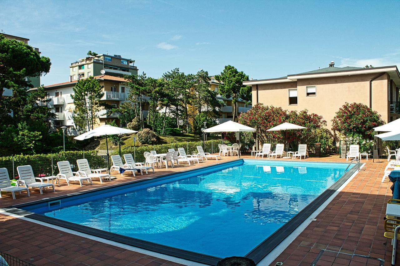 Hotel Eden Lignano Sabbiadoro Exteriör bild