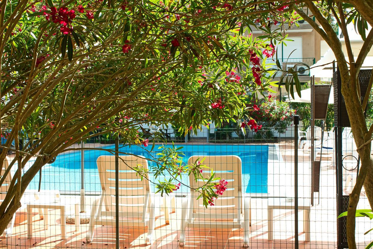 Hotel Eden Lignano Sabbiadoro Exteriör bild